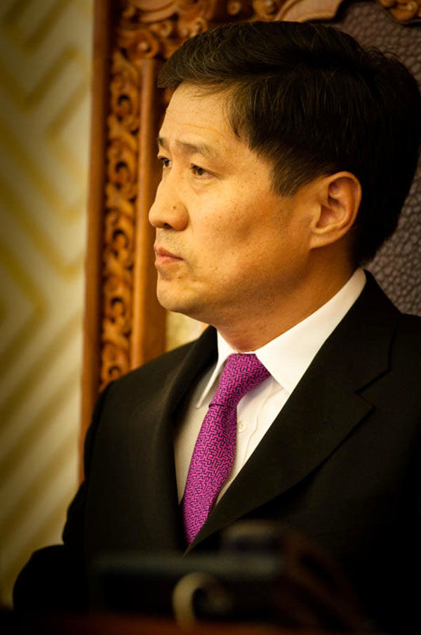         Эдийн засгийн алуурчид!