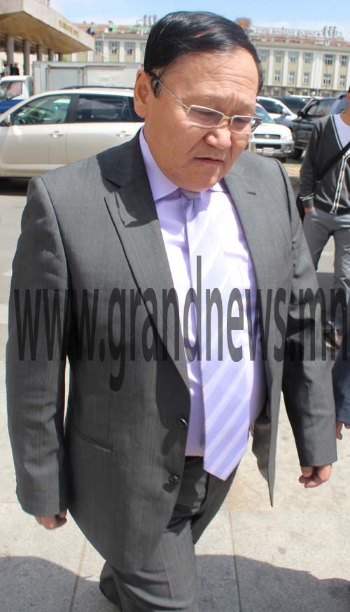 10 жилийн ялтай Д.Дондог наранд гарчээ