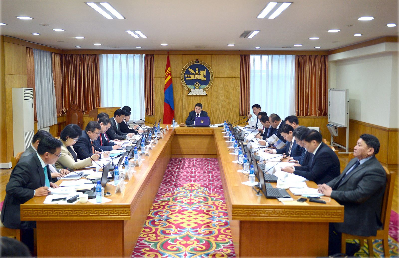 Шинэ Дэд сайд, Төрийн нарийнуудтай танилц!