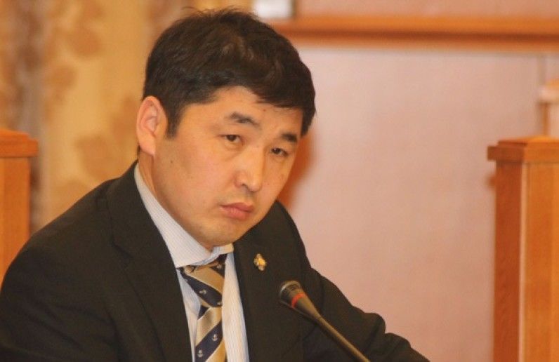 О.Баасанхүүг бусад нь төвөгшөөв 