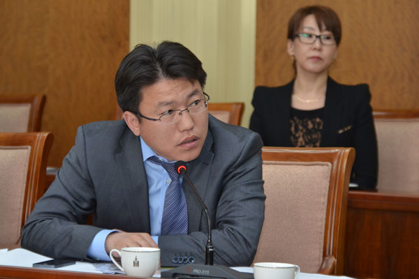 Р.Эрдэнэбүрэн юу хийчихэв 