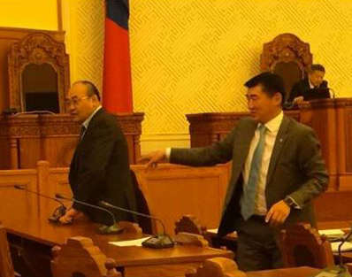 Д.Эрдэнэбат карт сугалж, дүрсгүйтэв