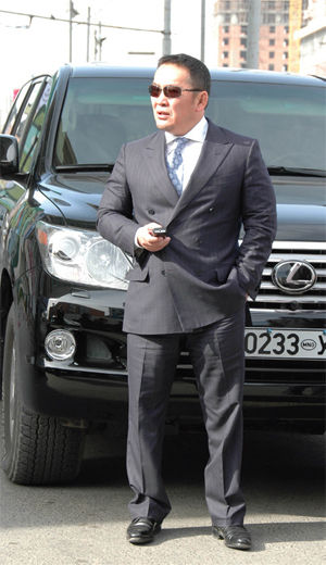 “Зөрүүд экс”