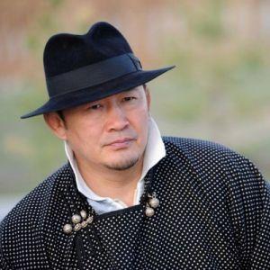 Женко хөтлөгч болсон уу?