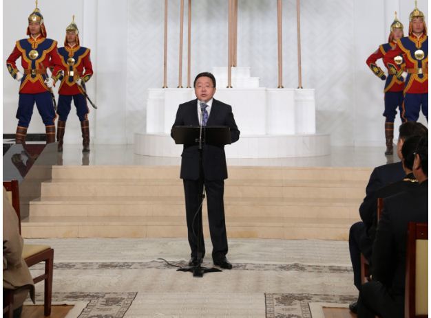 Ц.Элбэгдорж: Монголоороо бахархах нь Ариунбаатарын дээд бахархал юм