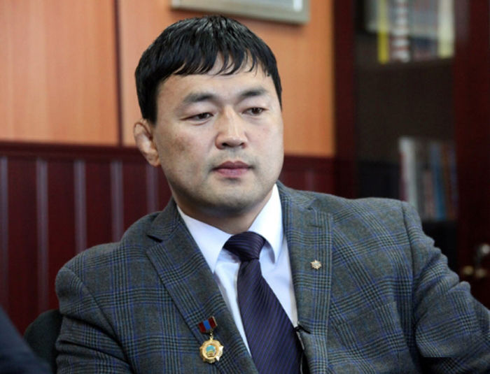 А.Сүхбатын итгэлгүй асуулт Ч.Сайханбилэгийн инээдийг хүргэв