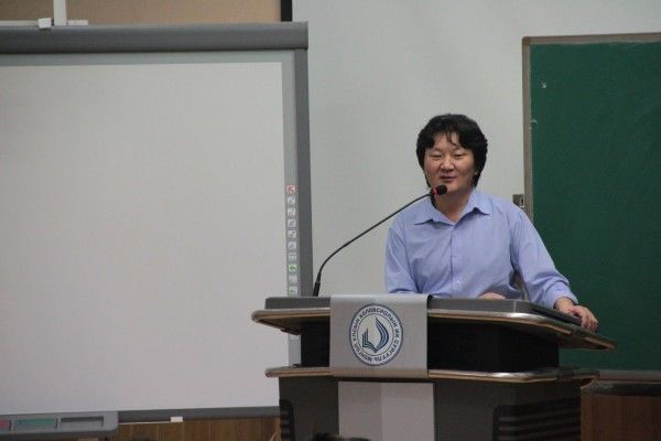 Д.Уламбаяр: Та нарын  “үзүүлдэг хурууг”  л өөрсдөд чинь  гаргамаар   байна 