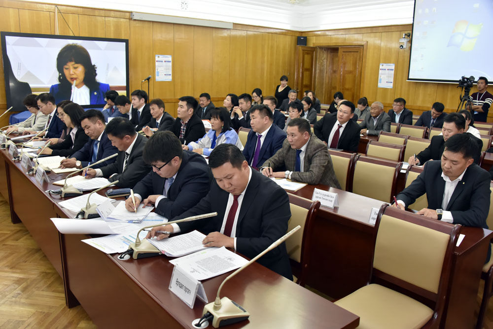  Д.Сарангэрэл: Элс, хайрганы компаниудын тусгай зөвшөөрлийг цуцлах байр суурьтай байна