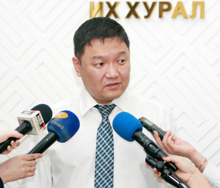 Сангийн сайд асан Б.Болор Ц.Нямдоржийн өрөөнд  ”саатав”