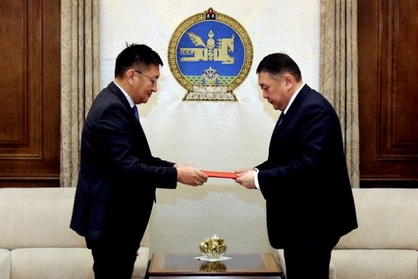 УИХ-ын гишүүд 11 сарын 26-нд бүх нийтээрээ амрах хуулийн төсөл өргөн барилаа