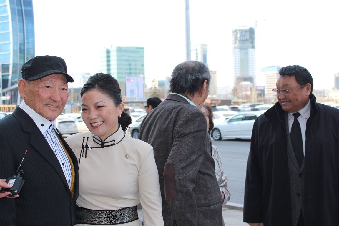 Тусгаар тогтнол, Эв нэгдлийн нам Г.Уянгынх болсон түүхээс...