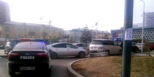 Жолооч нар хэргийн газрыг орхиж явсаар...