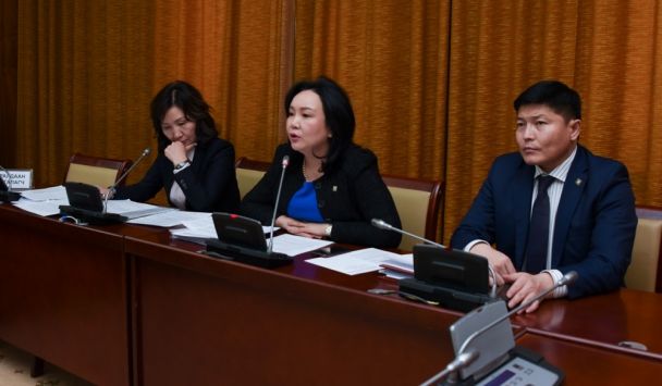 УИХ-ын гишүүн Х.Нямбаатар, М.Оюунчимэг, Н.Оюундарь нар хэвлэлийнхэнд мэдээлэл хийлээ