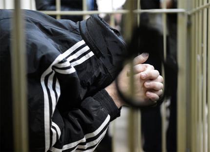 ”Ширээ андуурч суулаа” гэж аминд нь хүрчээ