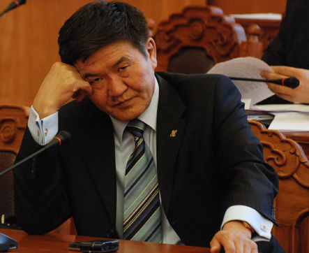 Ц.Нямдорж: Гишүүдийн туслахууд унтаж байгаа гишүүдээ гэрээс нь АВЧ ИР