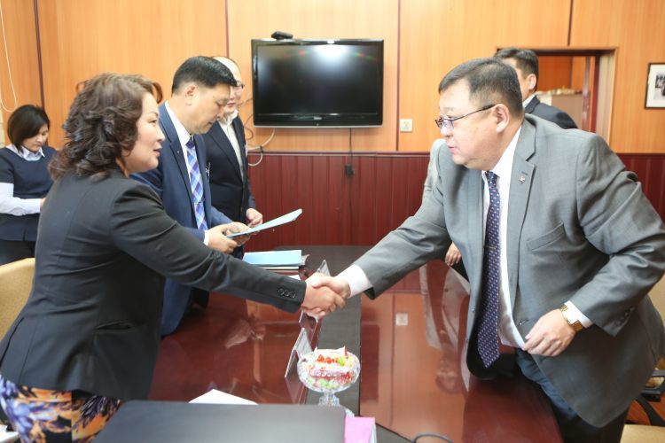 С.Эрдэнэ АН-ын даргад нэр дэвшихээр материалаа хүлээлгэн өглөө