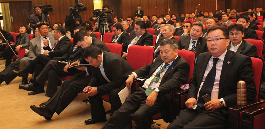 Ардчилсан намын томчууд бүгд хуралдаа иржээ