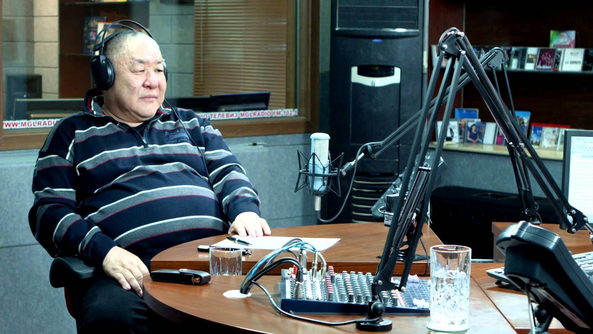  Ш.Сайхансамбуу дүүгээ бас охиноо улс төрд сойлоо