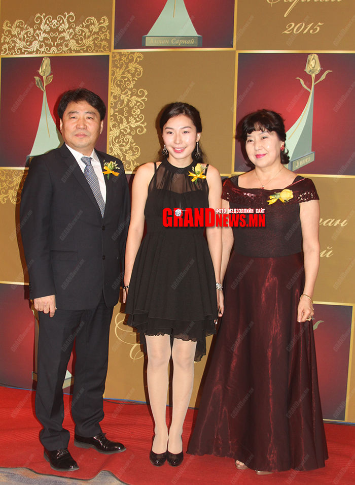 Сэтгүүлч сайн улстөрч болдгийн жишээ буюу Д.Сарангэрэл гишүүн