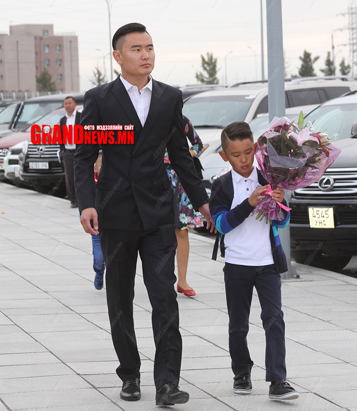 Хөвгүүдээр баян ганган Одноо 