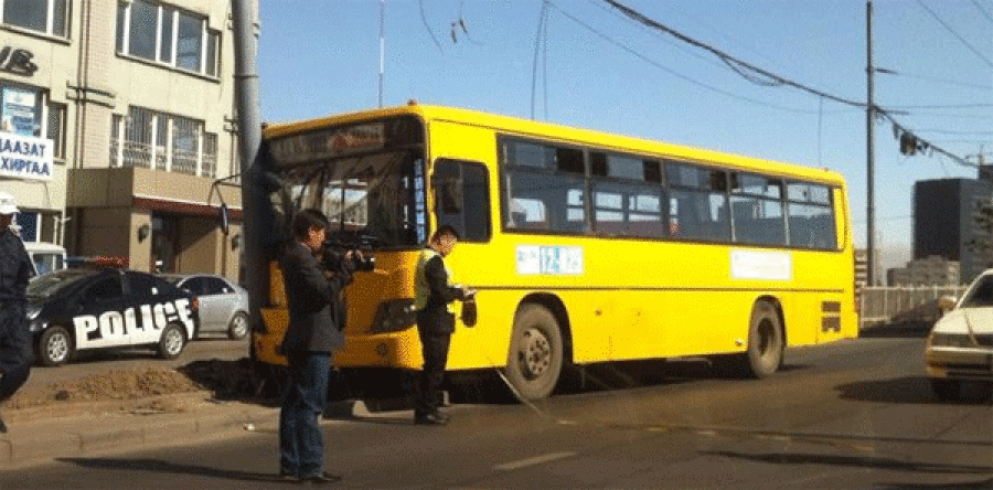 Автобусаар хүн мөргөжээ