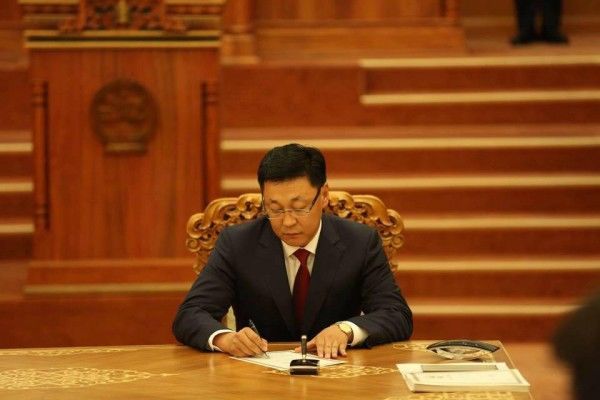 Өрөвдүүлэх тактик уу, айлгах төлөвлөгөө юу