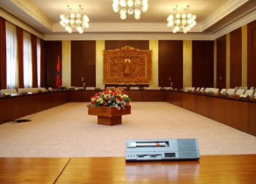 УИХ-ын Тамгын газрын орон тоог цөөлжээ