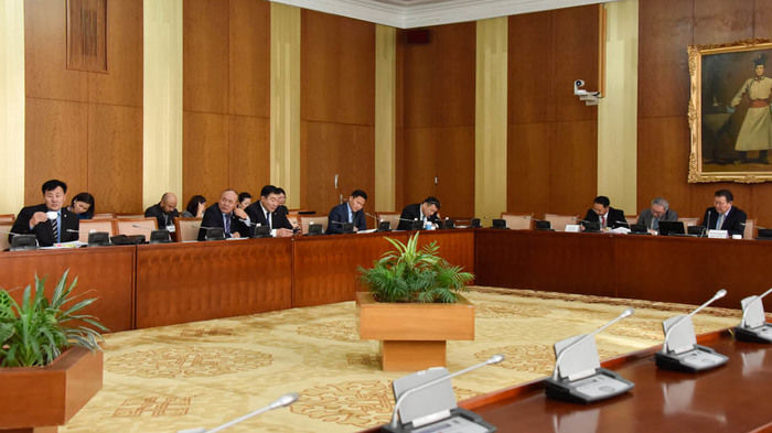 Дипломат албаны тухай хуулийг хэлэлцэж байна