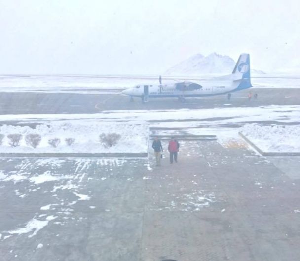 Цасан шуурганаас болж Ерөнхий сайдын онгоц Ховдод газарджээ