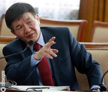 Ц.Амгаланбаатар ”Надад эргэлт оруул, хүүхэн авчир тэгвэл би хүн амины хэргийн талаар мэдээлнэ” гэдэг байжээ