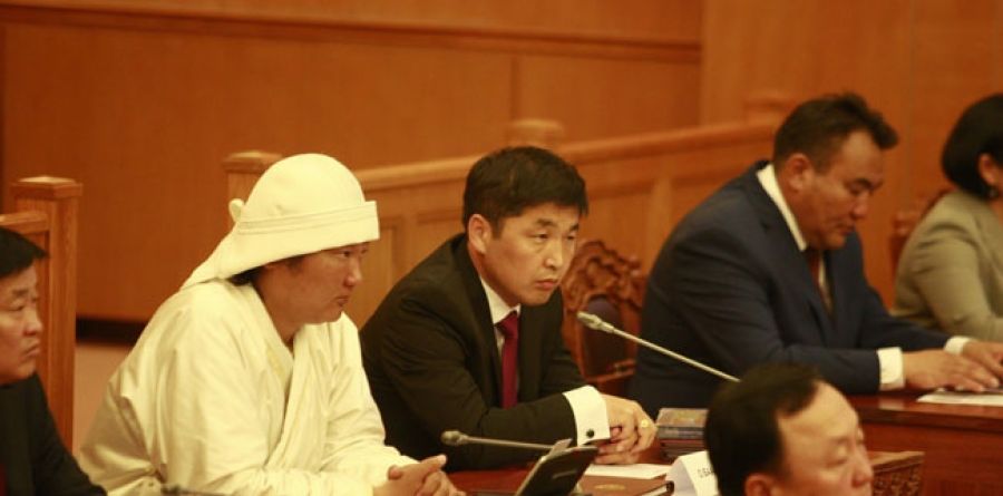 Арван гишүүн гадаадад, С.Жавхлан Бурхан халдунд...