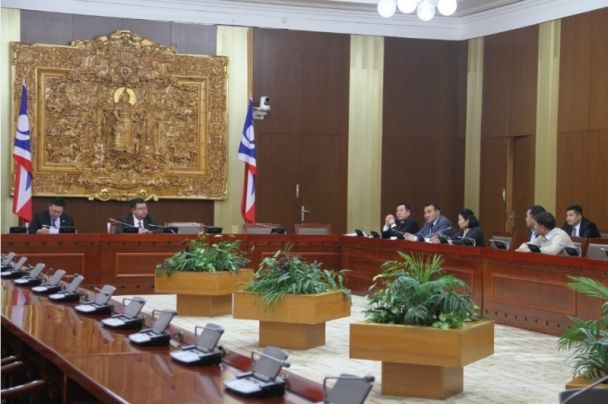 Төсвийн байнгын хороо хуралдаж байна