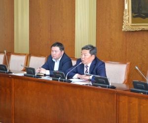 МАН-ын бүлэг хуралдаж байна