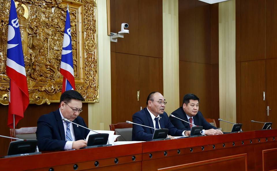 Хүний эрхийг дордуулж буй заалтуудыг эргэж харах шаардлагатай гэж үзэв