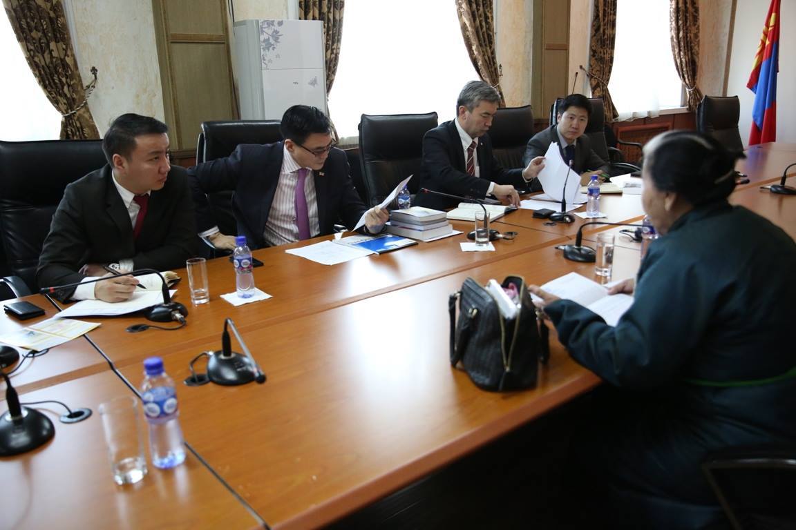 Иргэдийн хүсэлт,  санал санаачлагыг нь сонслоо