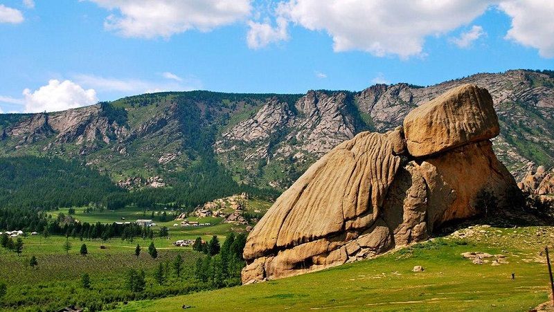 Сурагчид ногоон бүсэд аялахдаа АНХААР