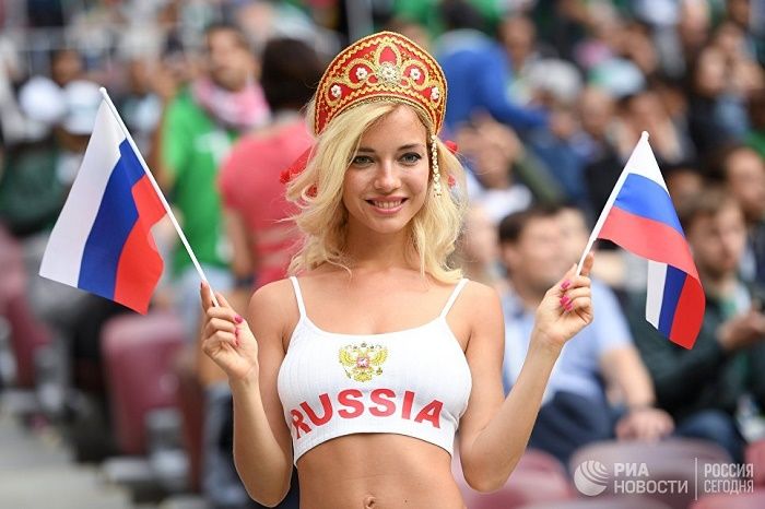 Цэнгэлдэхийг чимсэн үзэсгэлэнт балиашгууд