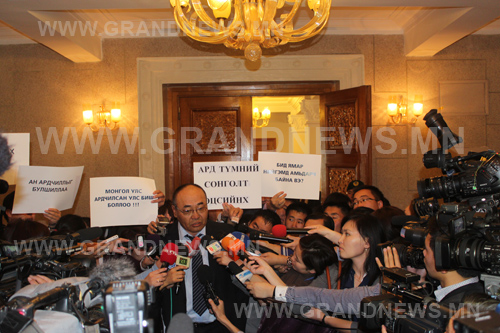 Д.Эрдэнэбат: Монголчууд хуулийн хүрээнд амьдрах цаг болсон