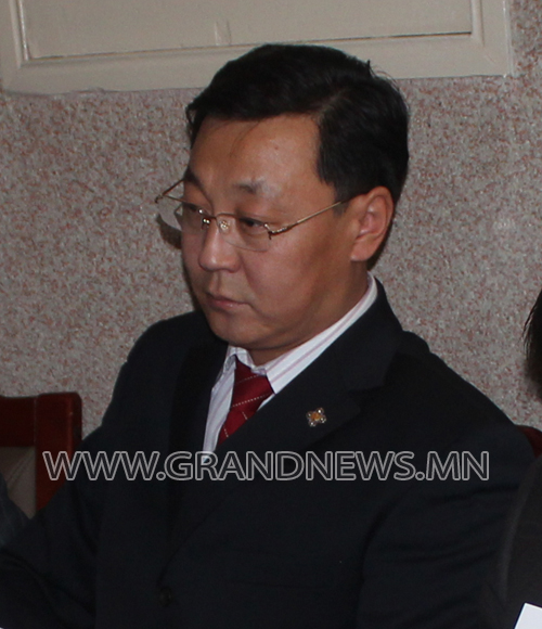 Сэрүүн зүүднээсээ сэрцгээ 