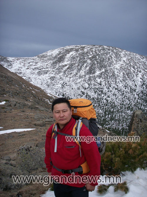  Уулчин сайд цасанд боогдсон байж 