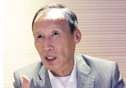 Хар машин Эбиг ялуулна 