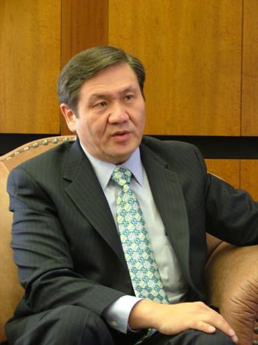 Тунхаглан бичнэ би 