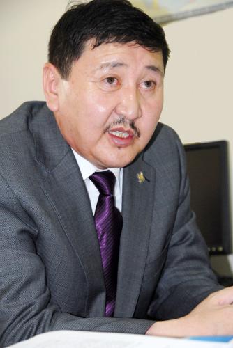 Шинэбаяр хулгай хийхийг зөвлөв