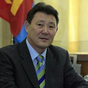 Тэр биш энэ…