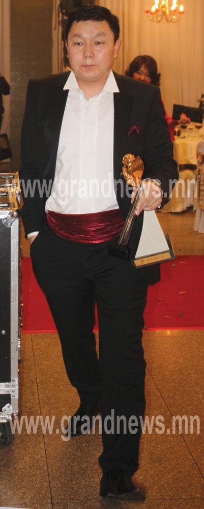 Нууцлаг нэгэн эрхэм