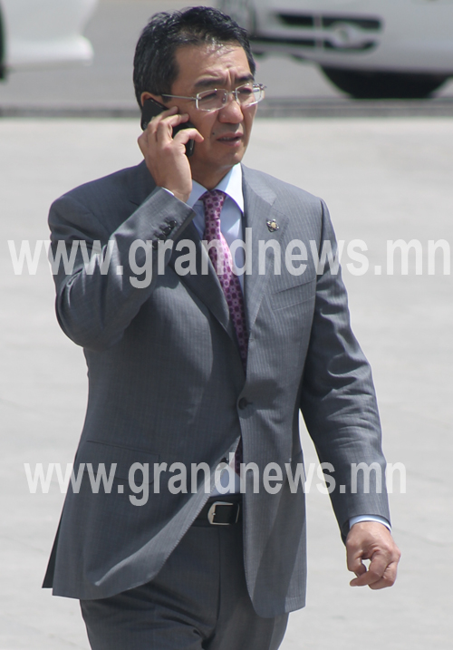 Тойрогтоо багталцахгүй байна