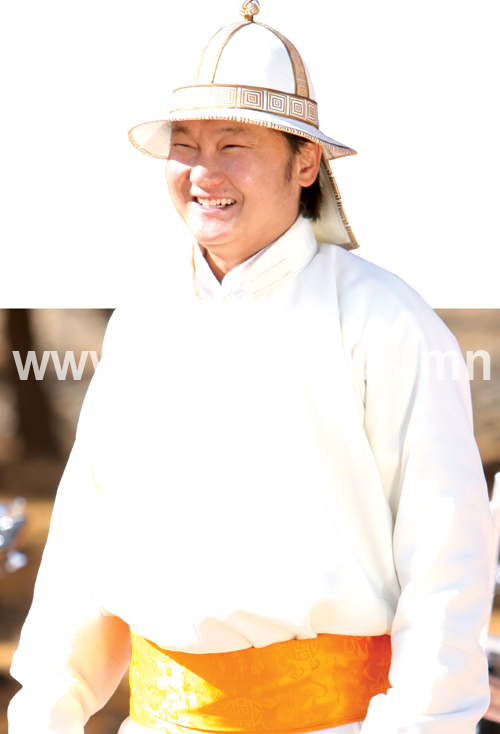 Улс төр рүү хошуурсан “Урлаг спортынхон”