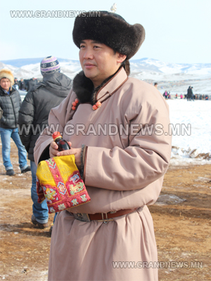 Аавын нүнжиг,  “алтан” iphone 5