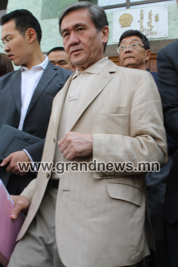 Өлсгөлөн зарлана гэжээ 