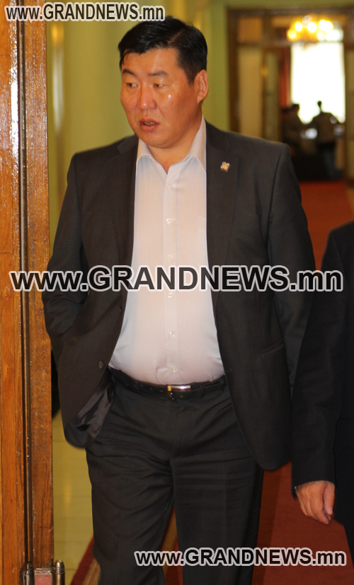 Энэ хүн баярлаж байна 